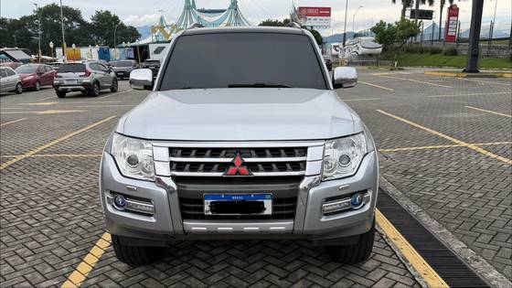 MITSUBISHI PAJERO FULL 3.8 HPE 4X4 V6 24V GASOLINA 2P AUTOMÁTICO MITSUBISHI PAJERO FULL 3.8 HPE 4X4 V6 24V GASOLINA 2P AUTOMÁTICO